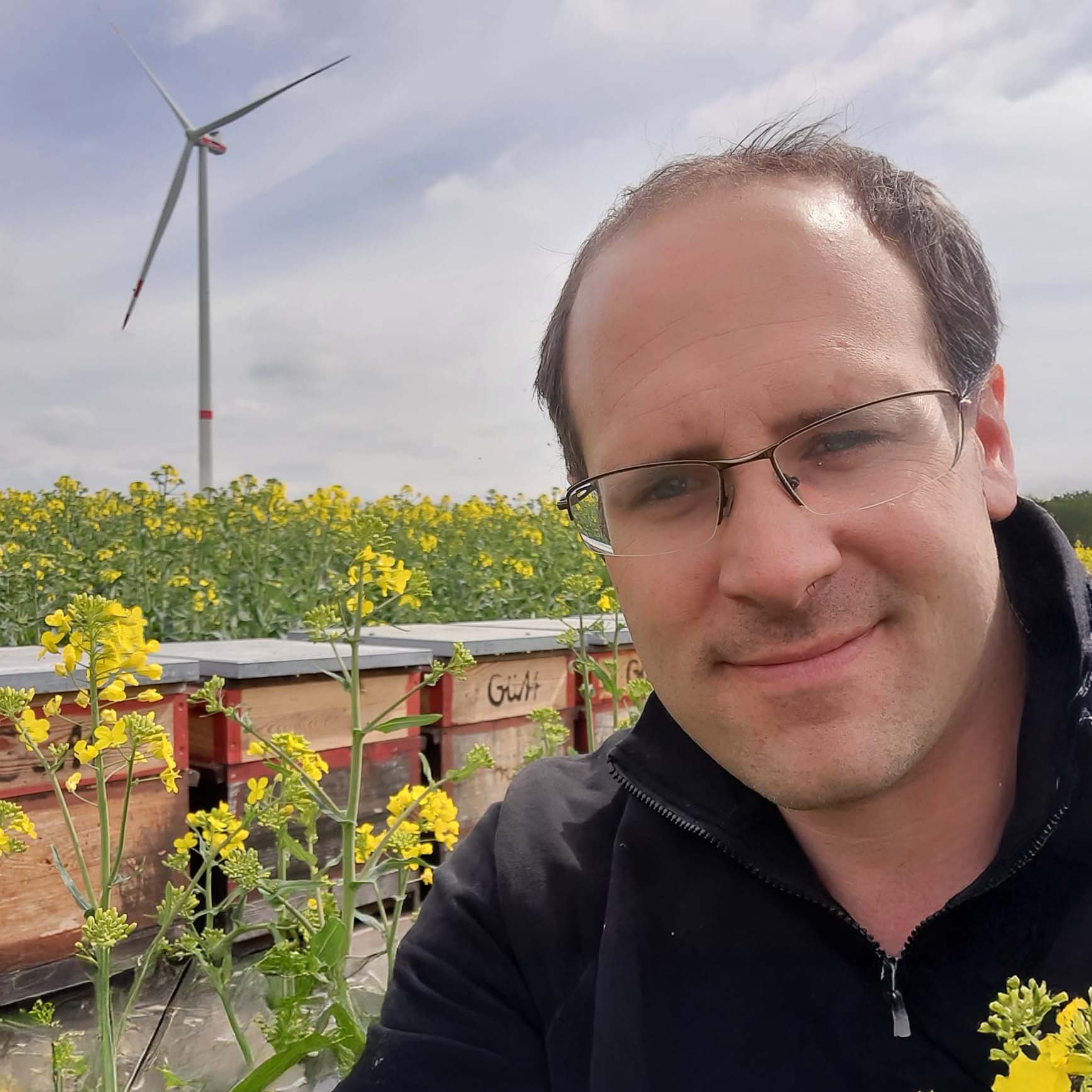 Benjamin Z.-E. „Herr Wendt unterstützt unsere Poolgemeinschaft mittlerweile seit 2016. Seither haben wir viele Höhen und Tiefen in der Projektierung unserer drei Teilprojekte erlebt - währenddessen wurden wir stehts gut unterstützt und sind mit den jeweiligen Ergebnissen sehr zufrieden.“